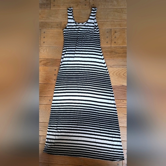 Striped Maxi Dress Black and White - Picture 2 of 4